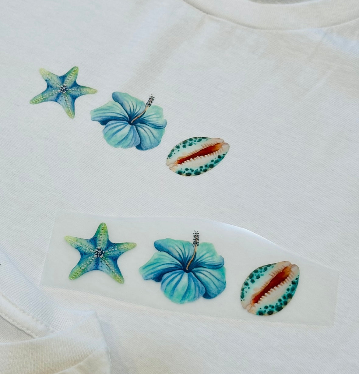 White Blue Hibiscus Cropped Tee